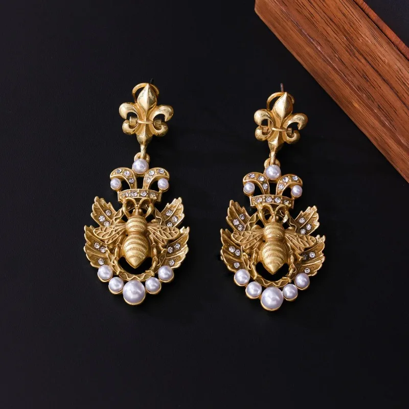 

Серьги-гвоздики в виде пчел в средневековом винтажном стиле, новые, китайские, нишевые, ретро, объемные, в стиле тяжелой индустрии, модные