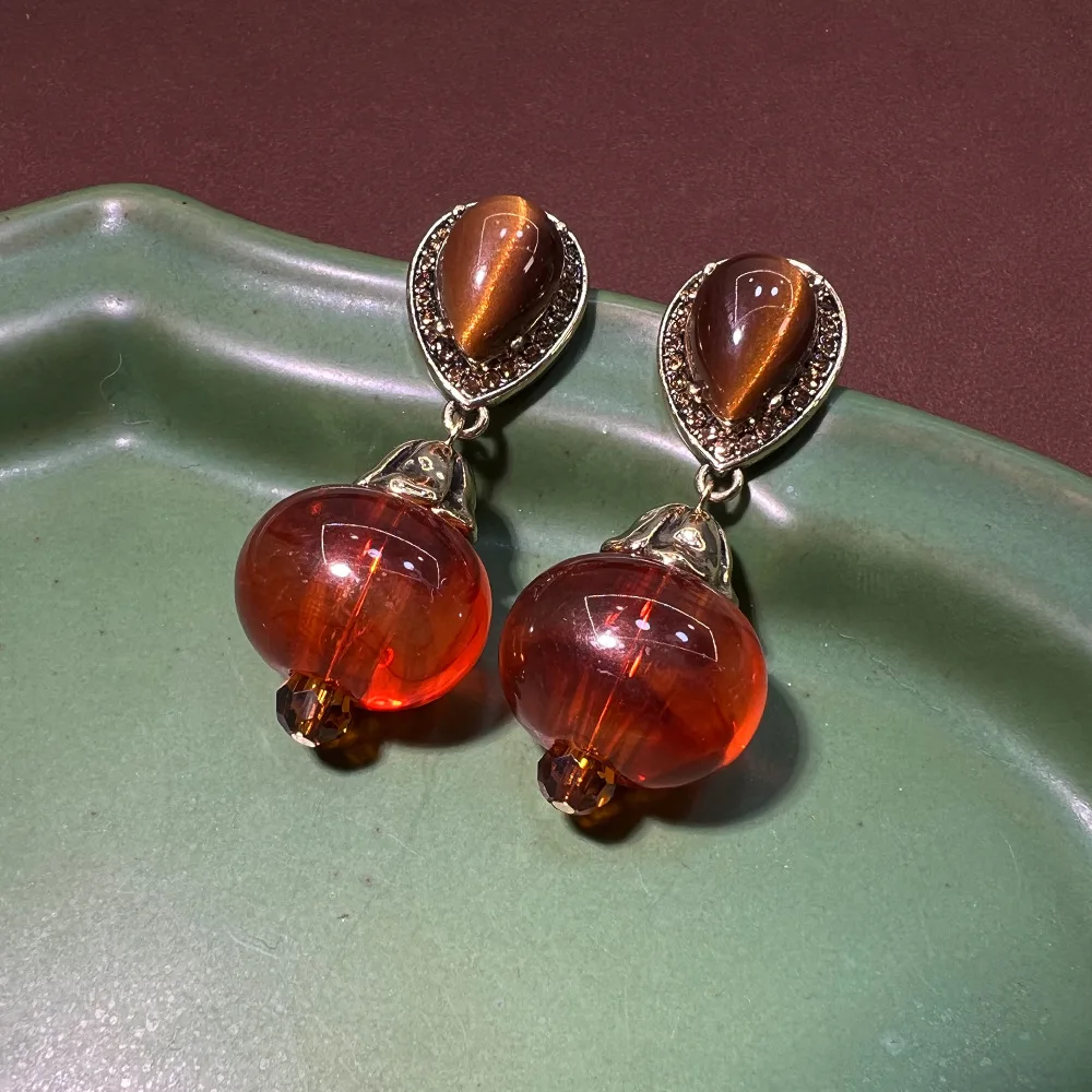 

Серьги Maillard с камнем тигровый глаз, винтажные, в стиле ретро, в духе old money, нишевый дизайн, легкая роскошь, позолоченные, из настоящего золота, оптовая партия