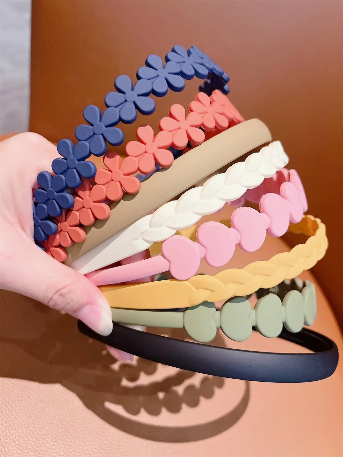 

8pcs Simple Teethed Plastic Hair Hoop (slight Color Difference Due To Lighting And Material Batch Is A Normal Phenomenon)
