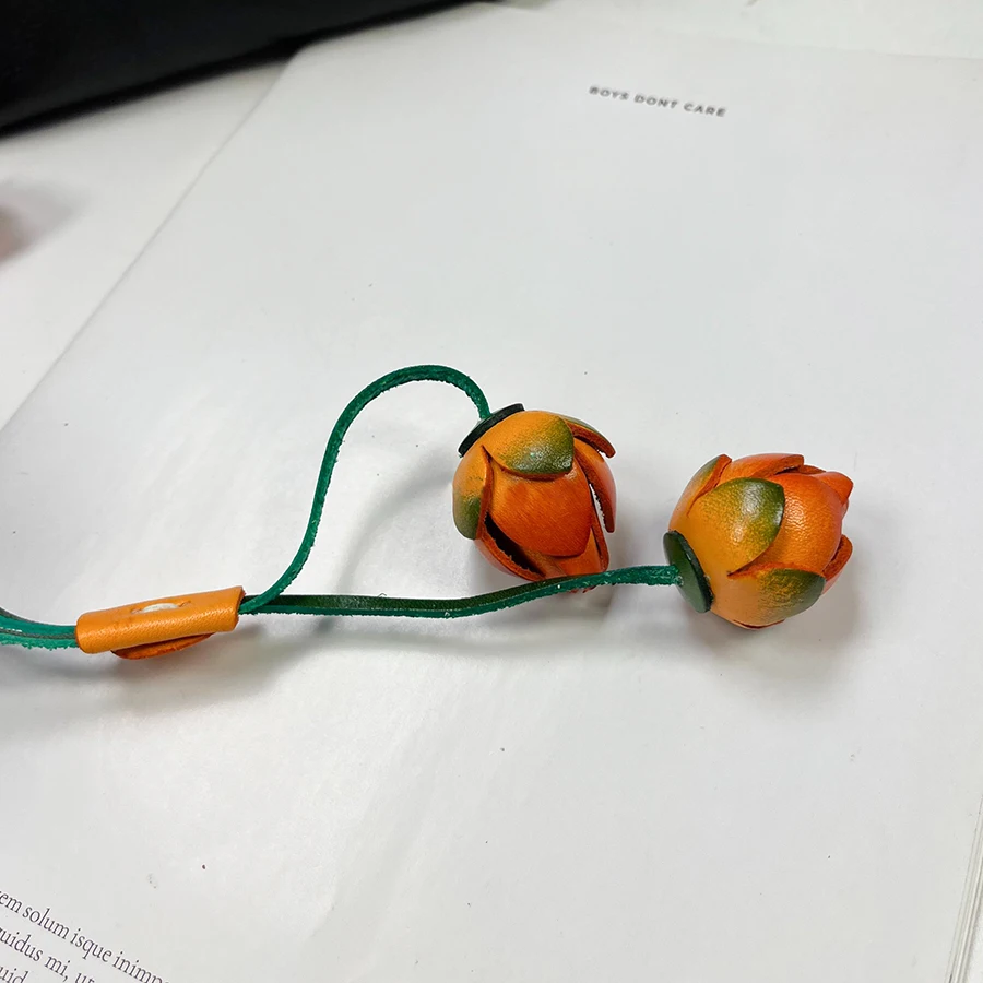 جلد البقر حقائب جلدية سحر كرة زهرية قلادة الأزياء الفاخرة عالية الجودة ليتشي زهرة سيارة قلادة الديكور حقيبة الملحقات