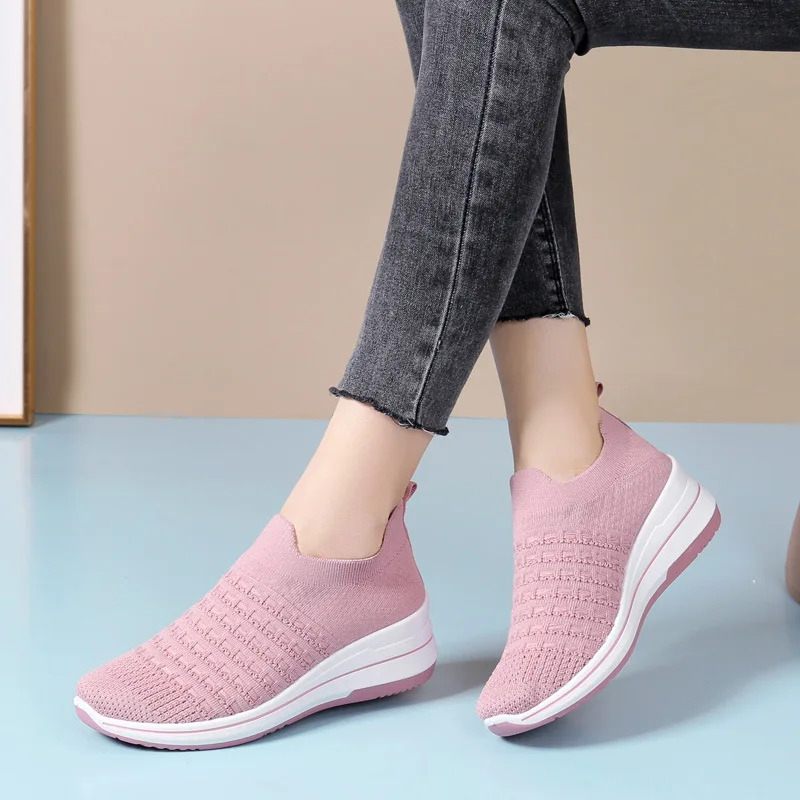 Sepatu sneakers wanita, sepatu kets kasual jala bernafas sol lembut nyaman modis 2024