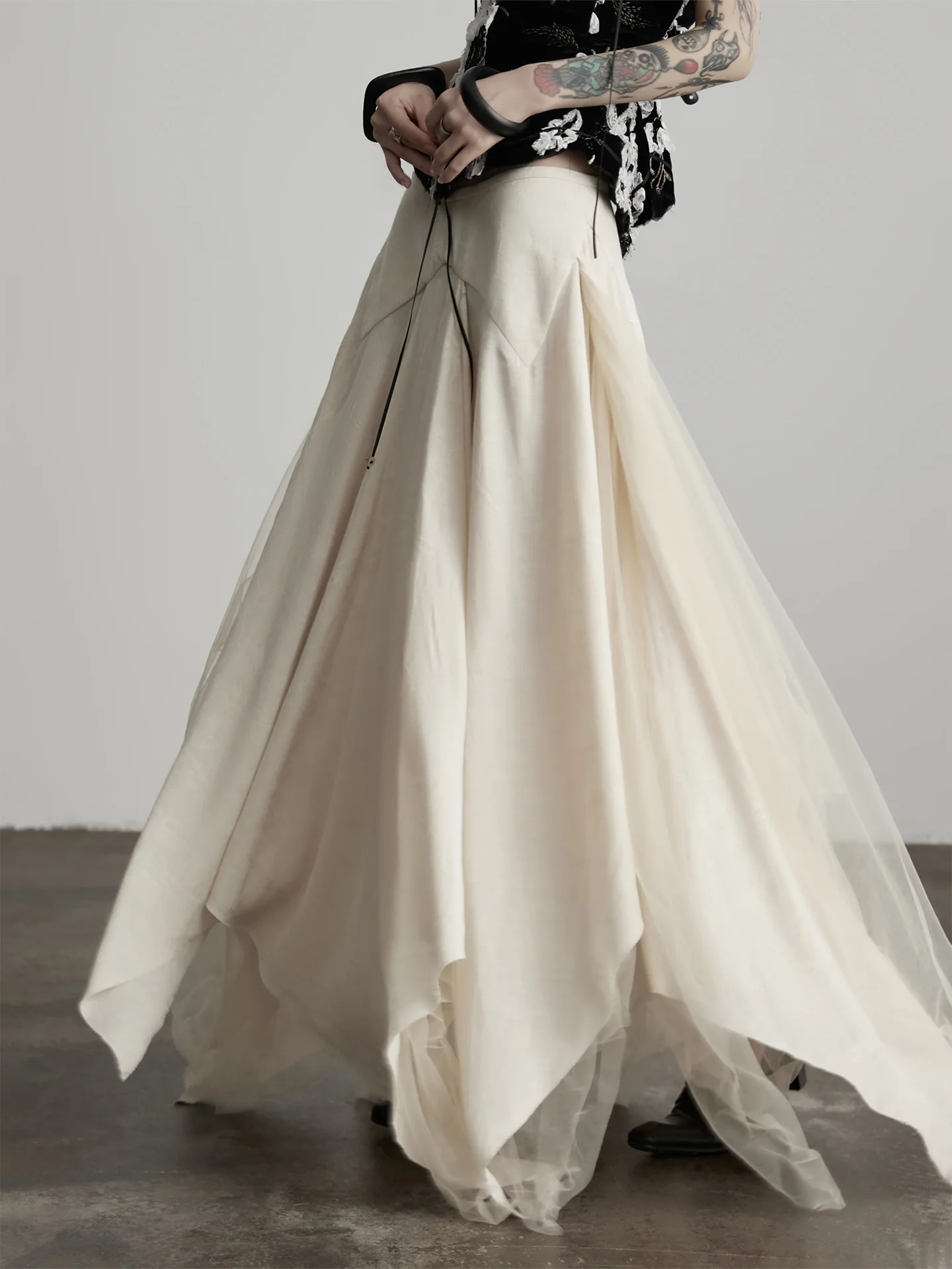 Elegant White Lace Overlays Half-length Skirt for Women Summer Season Commute Style Courtly Flounce Design A-line Silhouette