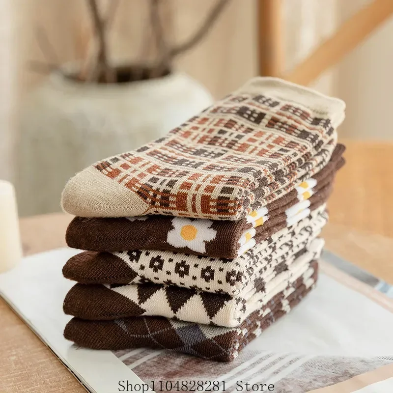 2025 الرجال والنساء الخريف والشتاء الرجعية الجوارب الصغيرة الساق القهوة الملونة Insargyll الجوارب العصرية جوارب قطنية بريطانية