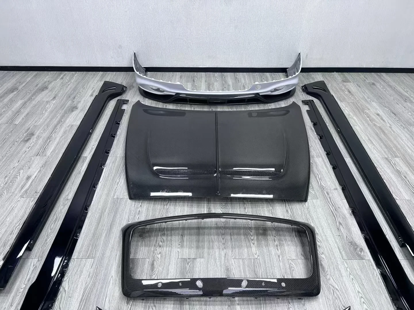 Suitable for Upgrading the New Flying Spur to the Mansory Body Kit.