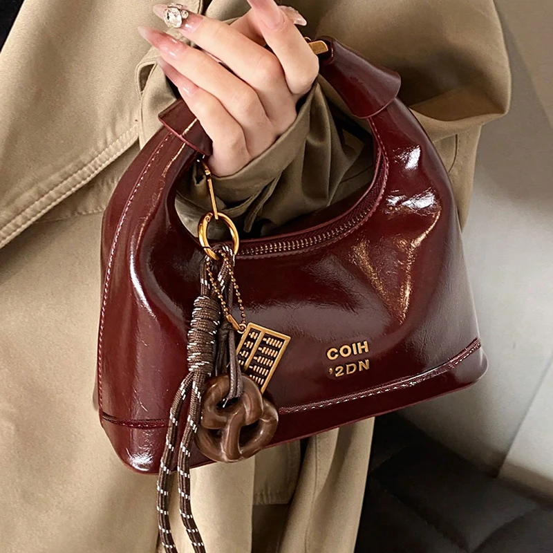 

Vintage classic style solid color handbag, niche design, fashionable and beautiful crossbody bag, simple and exquisite casual ba
