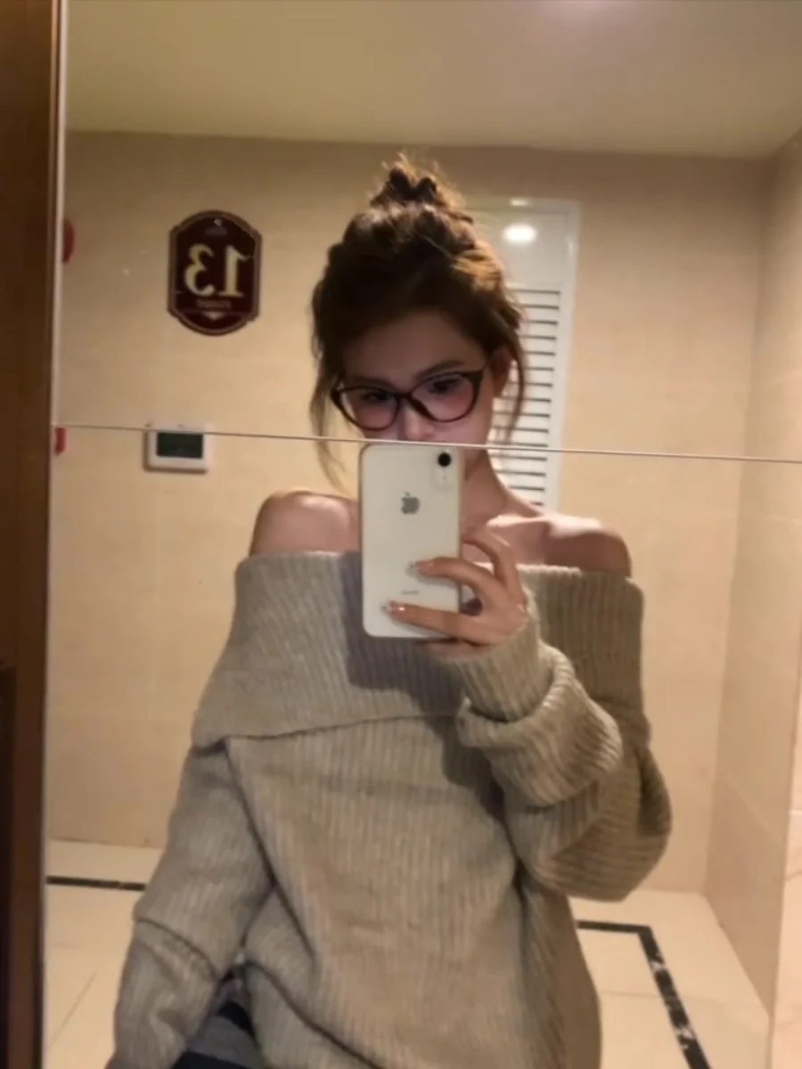 Elegant Loose Knitted Sweater Shoulder Bared Neckline for Women Stylish Trendy Spring Early Thickened Long Sleeve Top