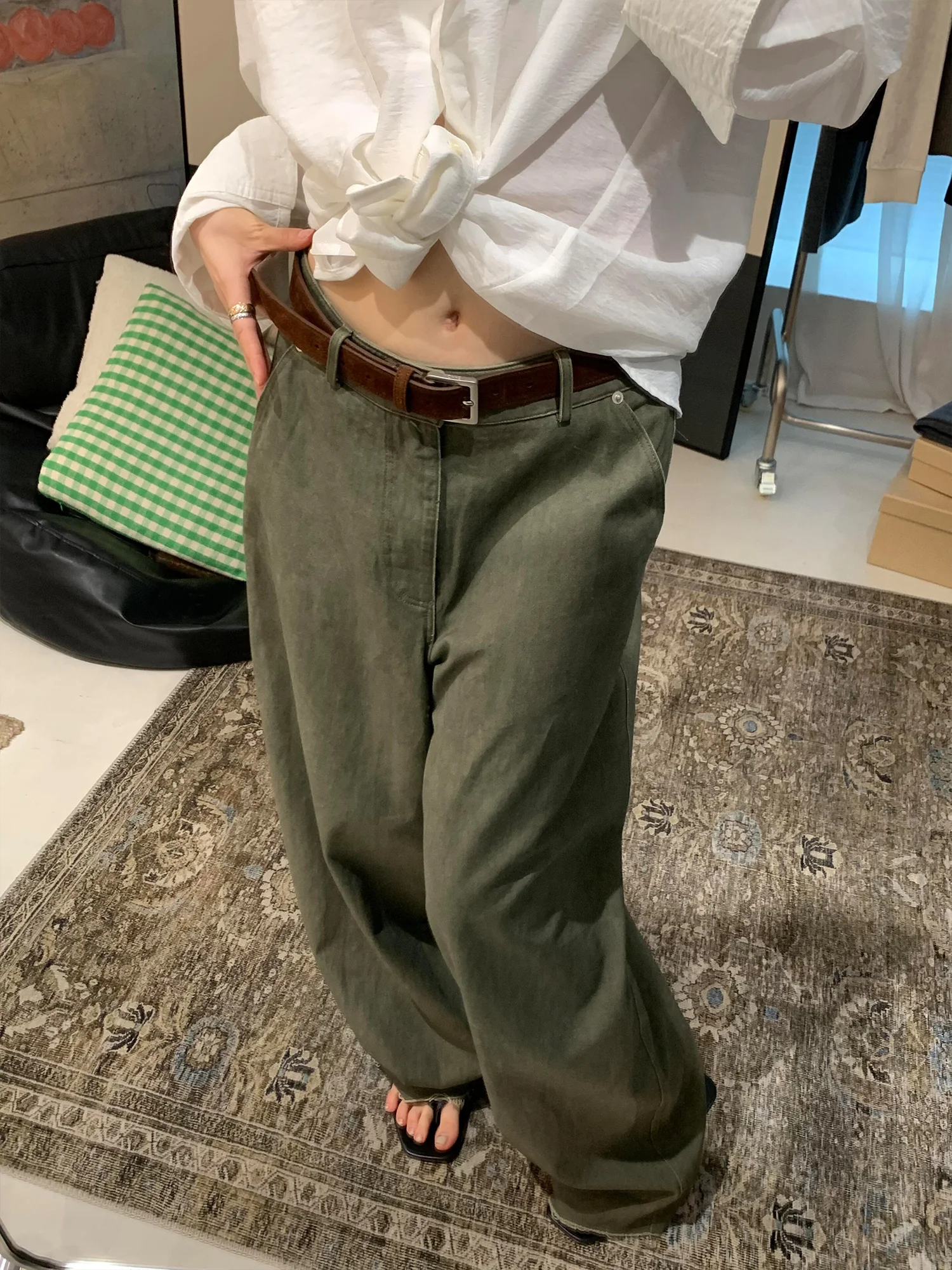 Calças Jeans Femininas Confortáveis de Cintura Média-Baixa para o Início do Outono, Modelo Solto de Perna Reta, Recomendado por Yixi Monticello