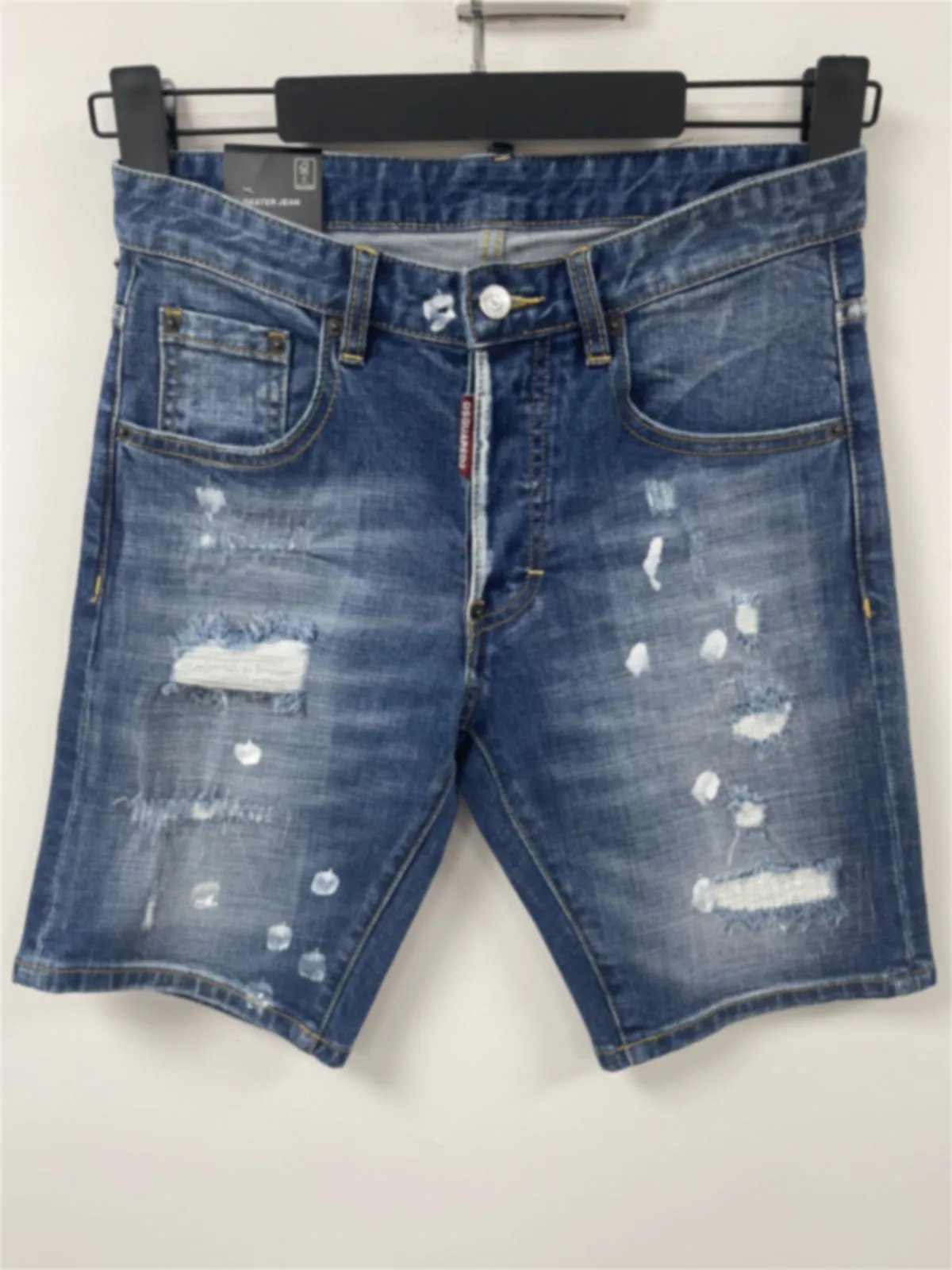 

2024 Summer New Denim Shorts for Men, D2 Jeans, Washed and Scratched Patches, Five Points Fashionable and Casual