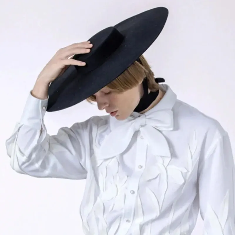

Catwalk Wool Felt 4cm Hat High Simple Oversized Wide Brim Shallow Top Shallow Top Fedora Caps Men Women Designer Flat Top Hat