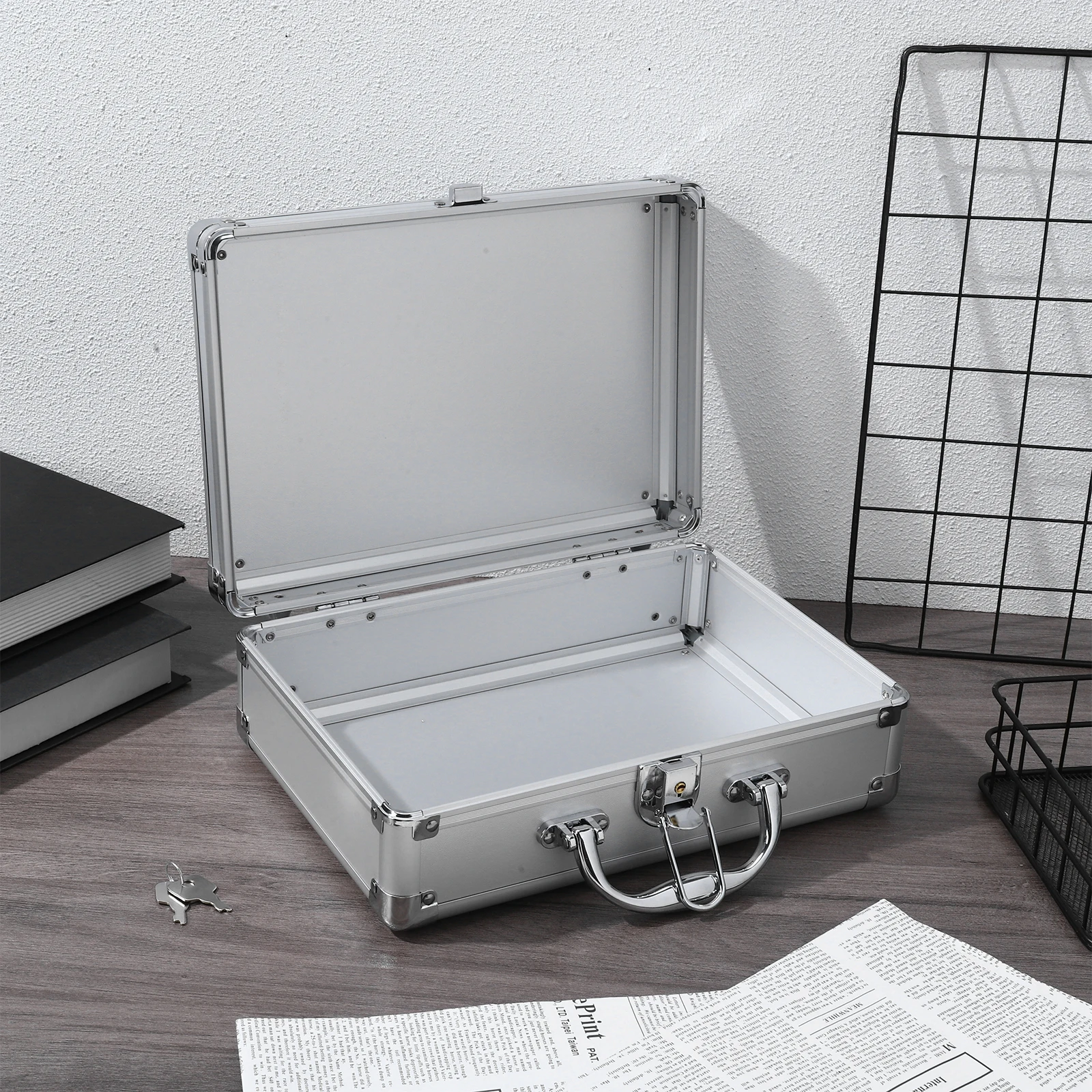 

Storage Boxes Suitcase Hard Briefcase Instrument Man Aluminum Silver Metal Carry Miss