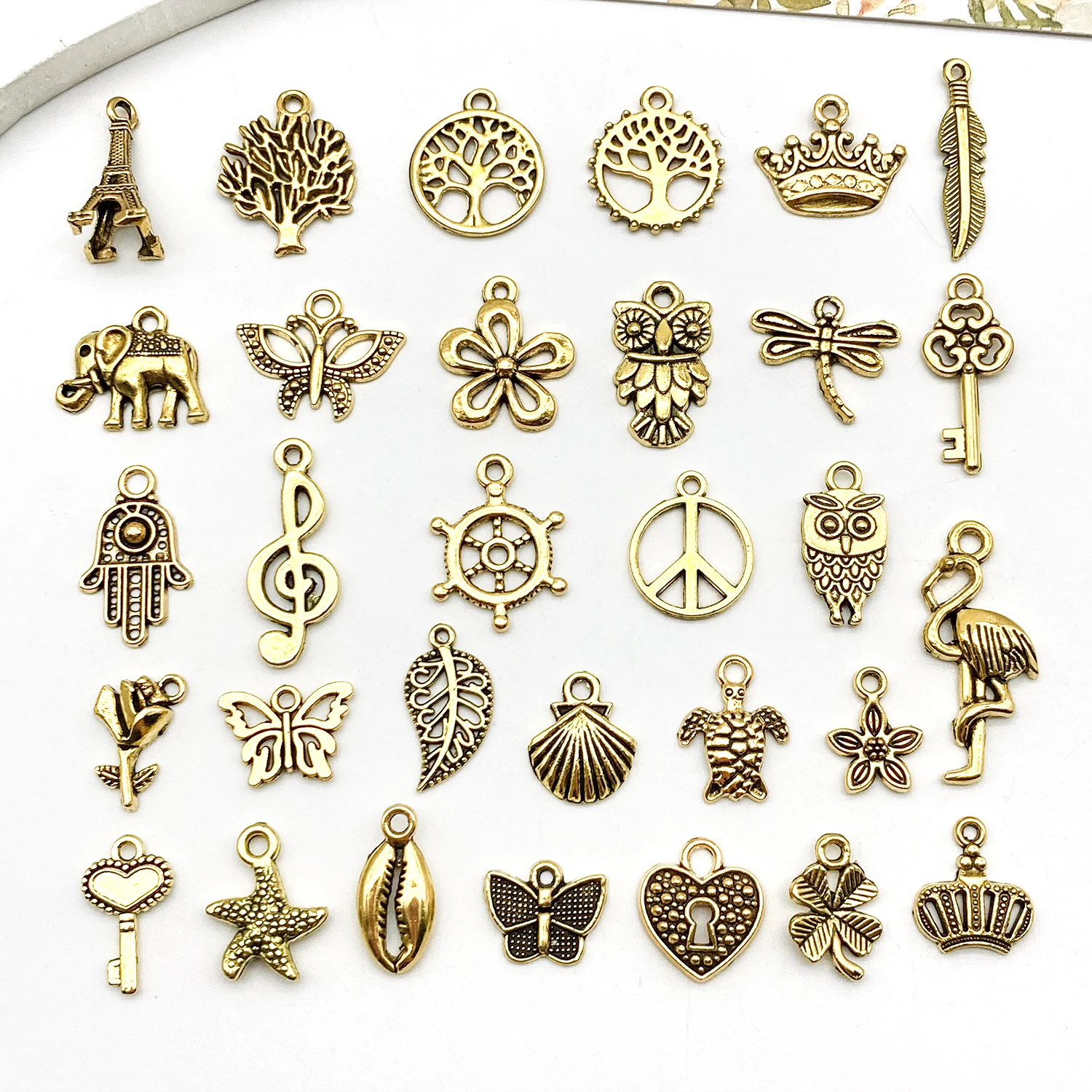 

Набор подвесок в виде животных из античного золота из 30 предметов — идеально подходит для изготовления серег, браслетов, ожерелий и других ювелирных аксессуаров.