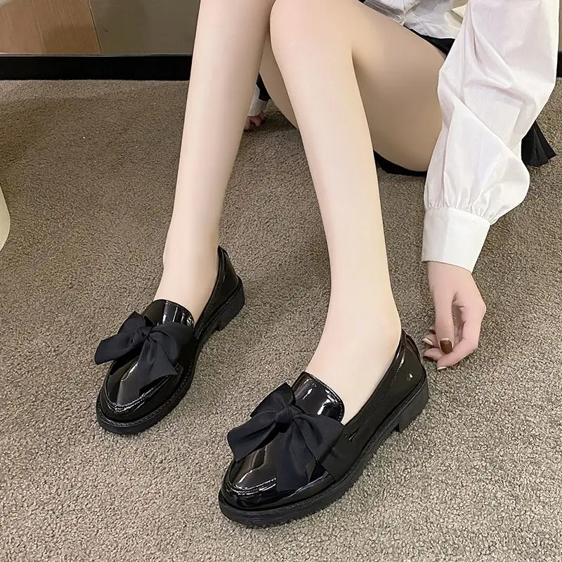 

Elegant Women's Leather Mid-Heel Slip-On Loafers with Bow Detail Flat Shoes French British Design Spring 2026