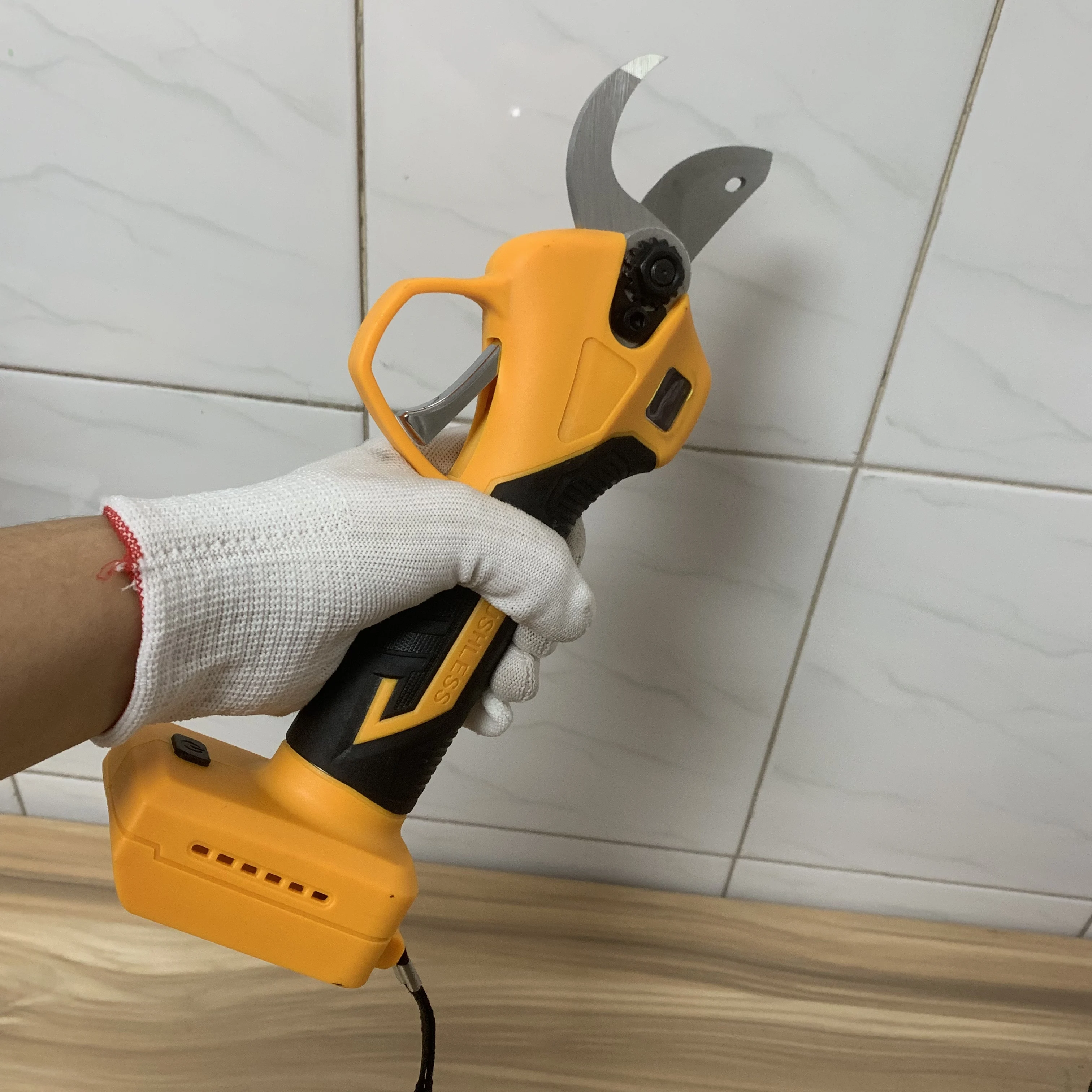 For Dewalt 20V Battery Brushless Electric Pruning Shears Cordless Portable Electric Scissors Branches Cutter Pruning Garden Tool