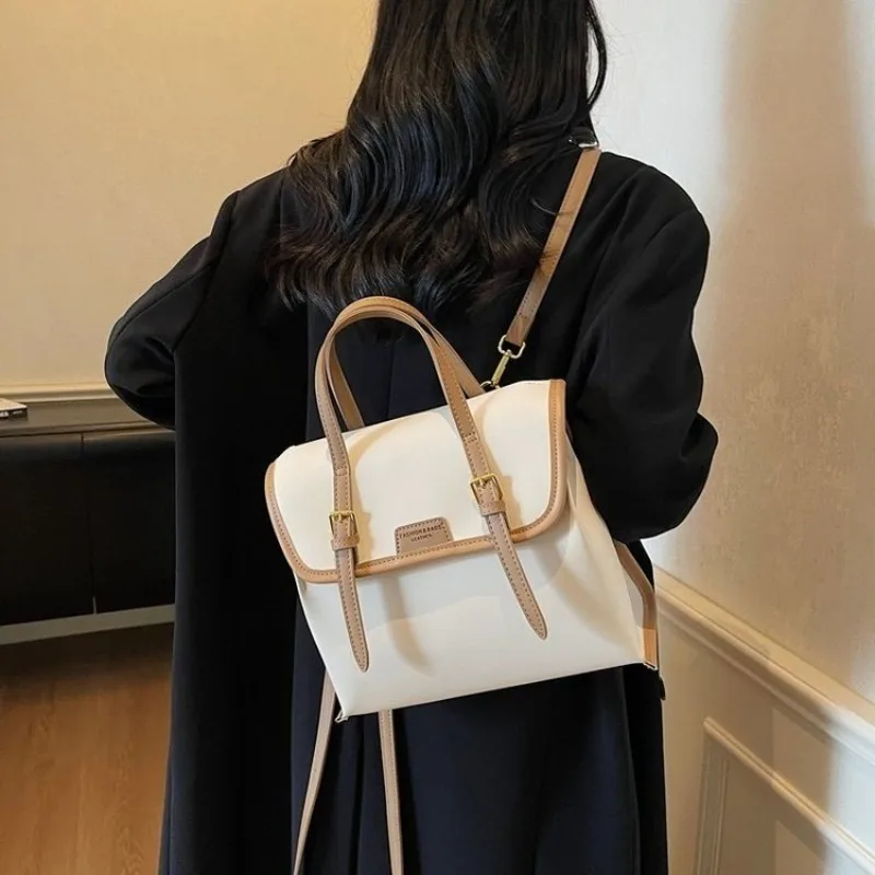 シックでユニークなサッチェルバッグ、大容量で質感のあるデザインで、パーティーや通勤用のファッショナブルなマザーズバッグとしても使えます。