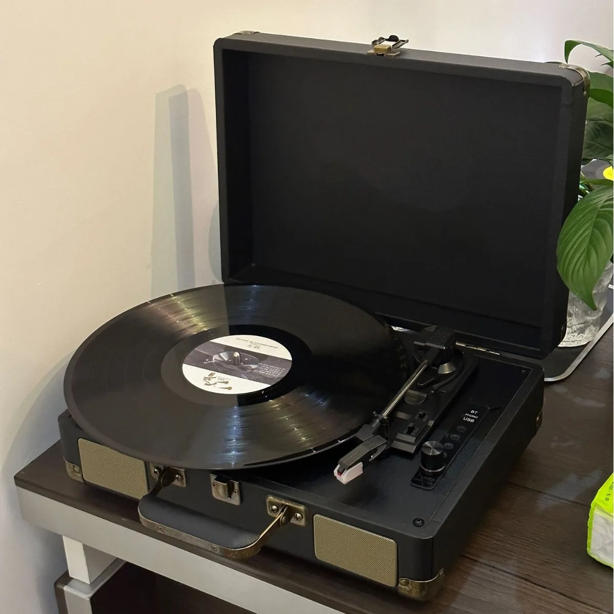 Retro vinyl record player, gramophone, popular export Bluetooth speaker, gift, multi-functional record player ornament.