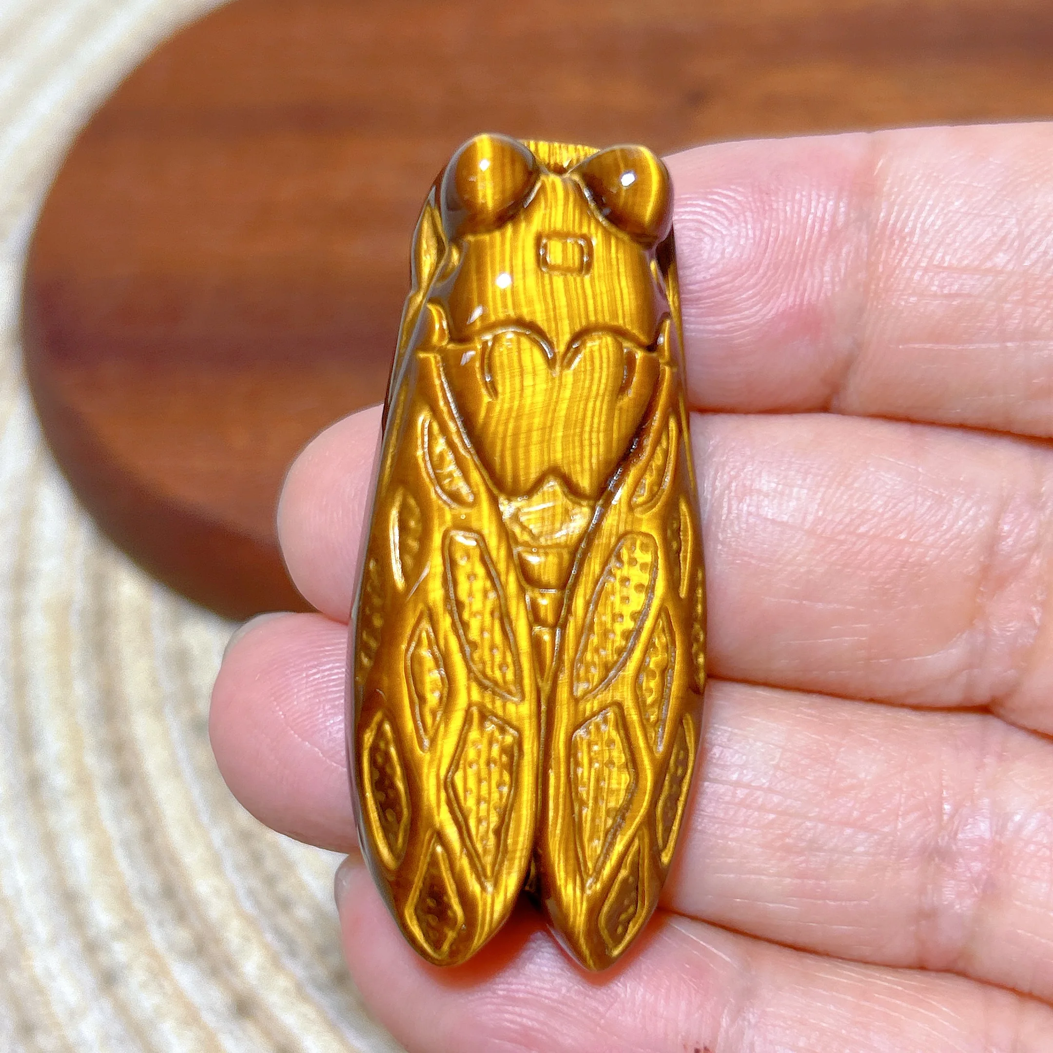 Natural Crystal Golden Flashy Tiger Eye Cicada Accessory Carving Energy Healing Gemstones Reiki mediation Home Decorations Gift