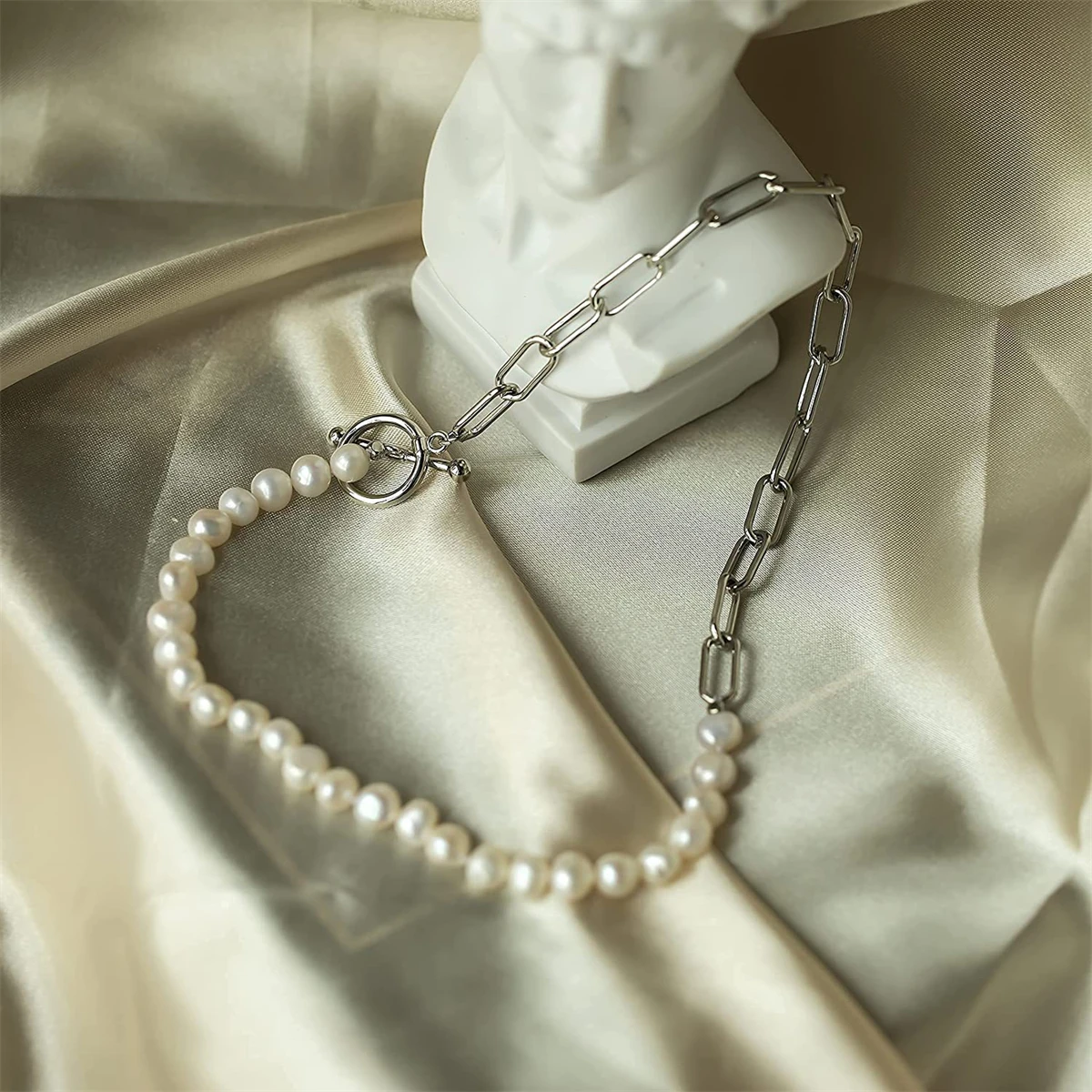 

Hot selling classic OT paper clip chain pearl chocolate retro punk style thick chain fashionable splicing collarbone chain