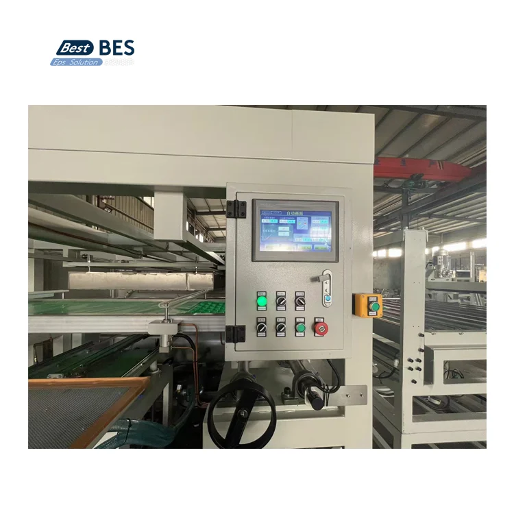 BES Copertura automatica della pellicola Laminazione del pannello di riscaldamento a pavimento Pannello in schiuma EPS Macchina per formare sottovuoto in plastica per pavimenti riscaldati