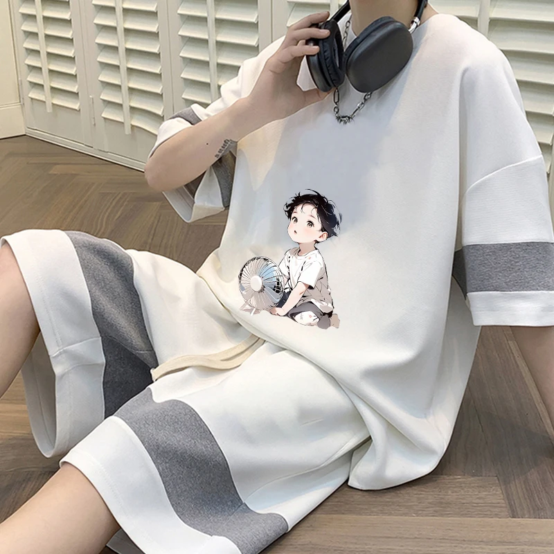 

Новинка лета 2024: Мужской повседневный спортивный костюм в корейском стиле, модный брендовый комплект из футболки с коротким рукавом и шорт из полиэстера