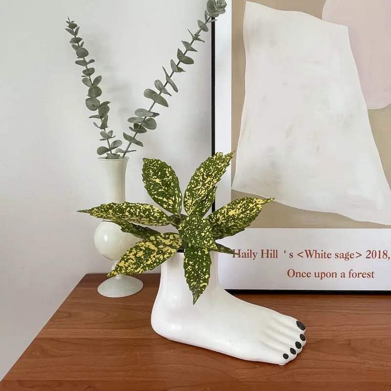 Funny foot shaped ceramic vase,creative desktop storage pen holder makeup brush holder,living room entrance fun decorations