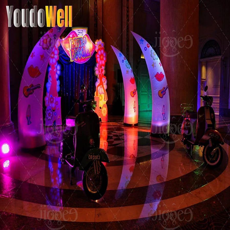 Gorgeous Inflatable Wedding Crescent Cone/Pillar with Remote Control Light for Stage Event Advertising and Promotion