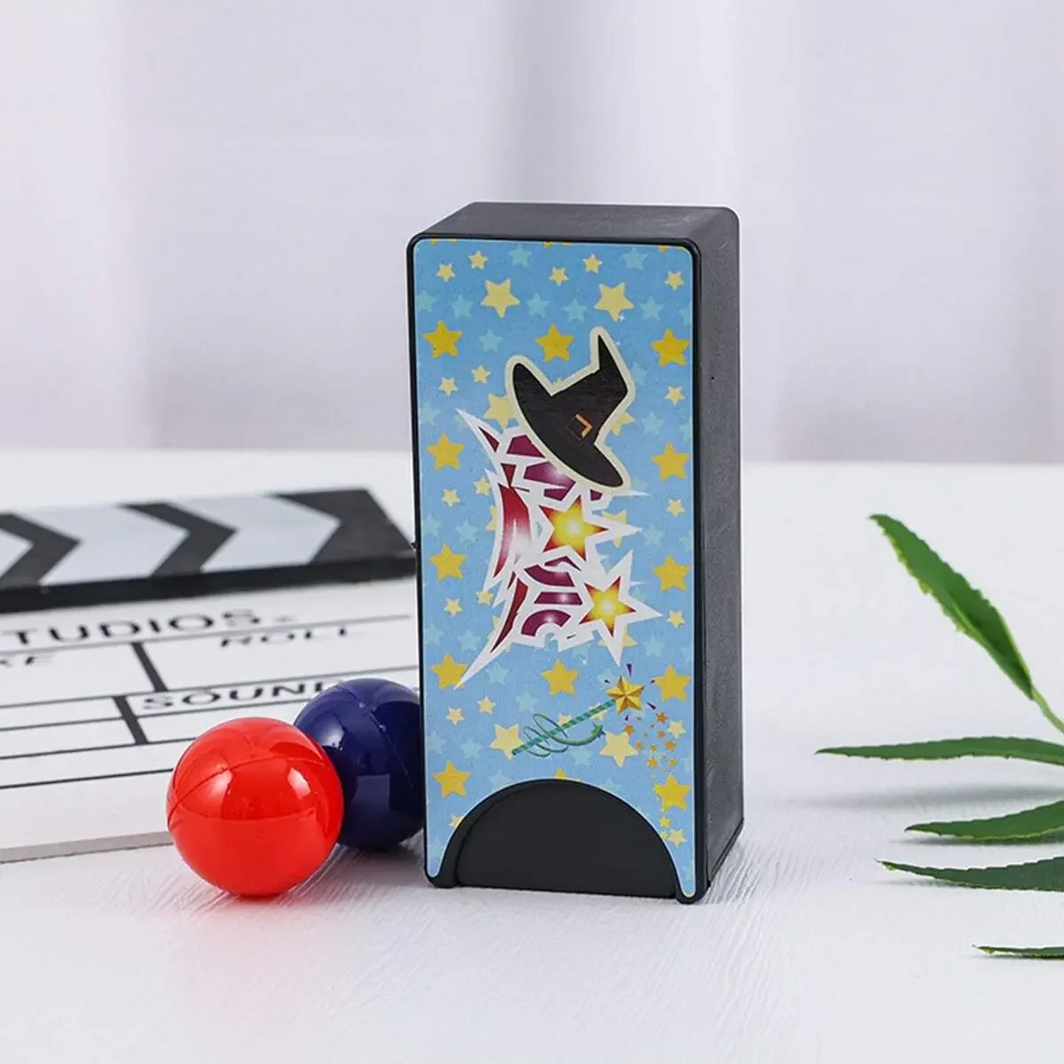 1pc Nieuwe Grappige Gadgets Kinderen Speelgoed Verwisselbare Magische Doos Draaien het Rood in de Blauwe Bal Props Trucs Classic