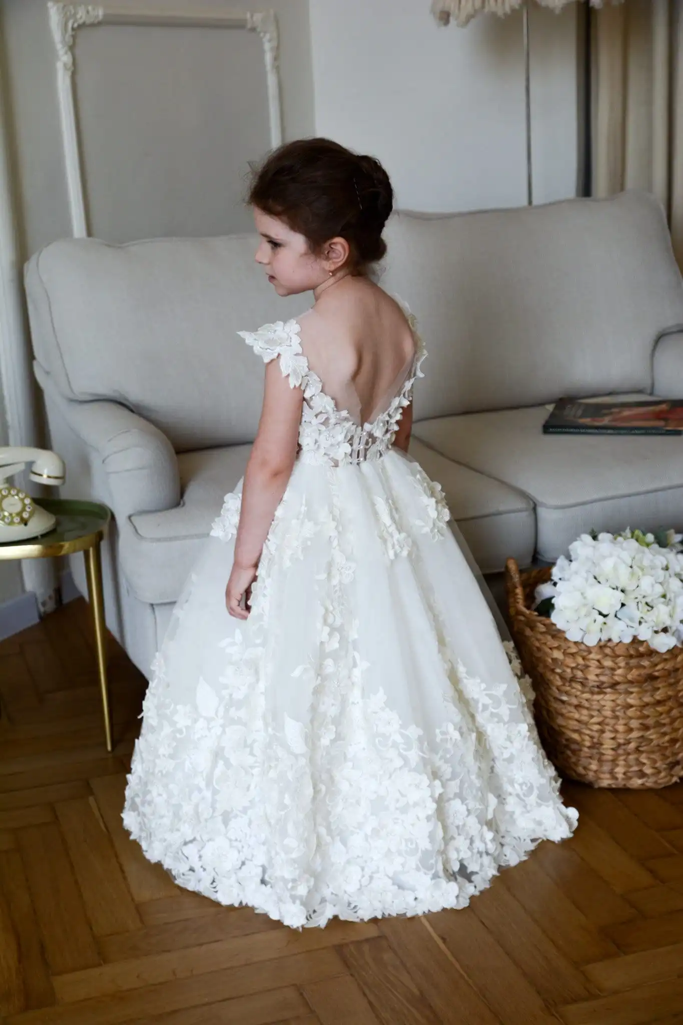 

Princess Flower Girl Dress For Wedding White Lace Aoolique Sleeveless Elegant Bridesmaids Dress Holy Communion Ball Gowns