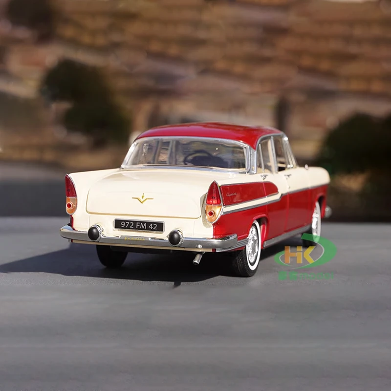 Diecast 1:18 Scale Simca Vedette Chambord Alloy Classic Car Model Finished Product Simulation Toy Static Model Ornament