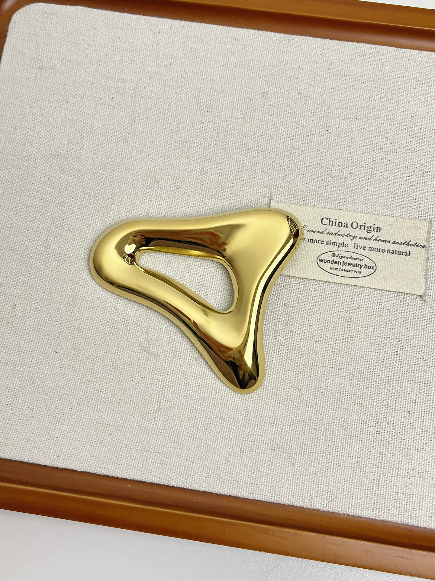 Broches creuses géométriques irrégulières en métal brillant Vintage pour femmes et filles, épingles de costume à la mode exquise, accessoires bijoux de fête