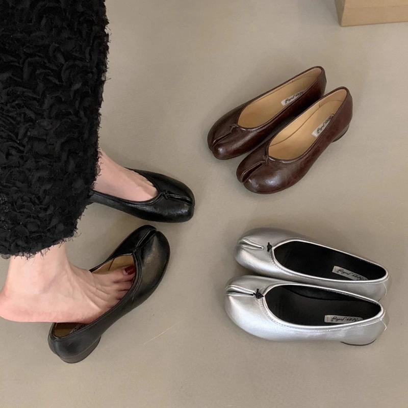 

SUOJIALUN 2025 Autumn New Women Flat Shoes Fashion Split Toe Soft Flat Single Shoes Square Low Heel Outdoor Dress Boat Shoes