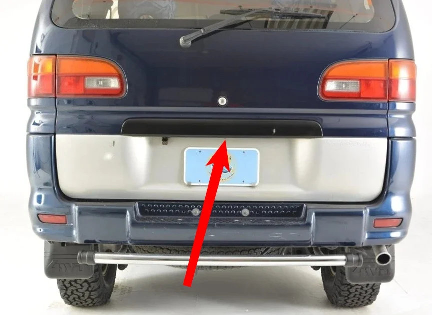 1 Piece Rear License Lamp for Delica L400 Space Gear Tailgate License Plate Light for L400 1996 1997 Free