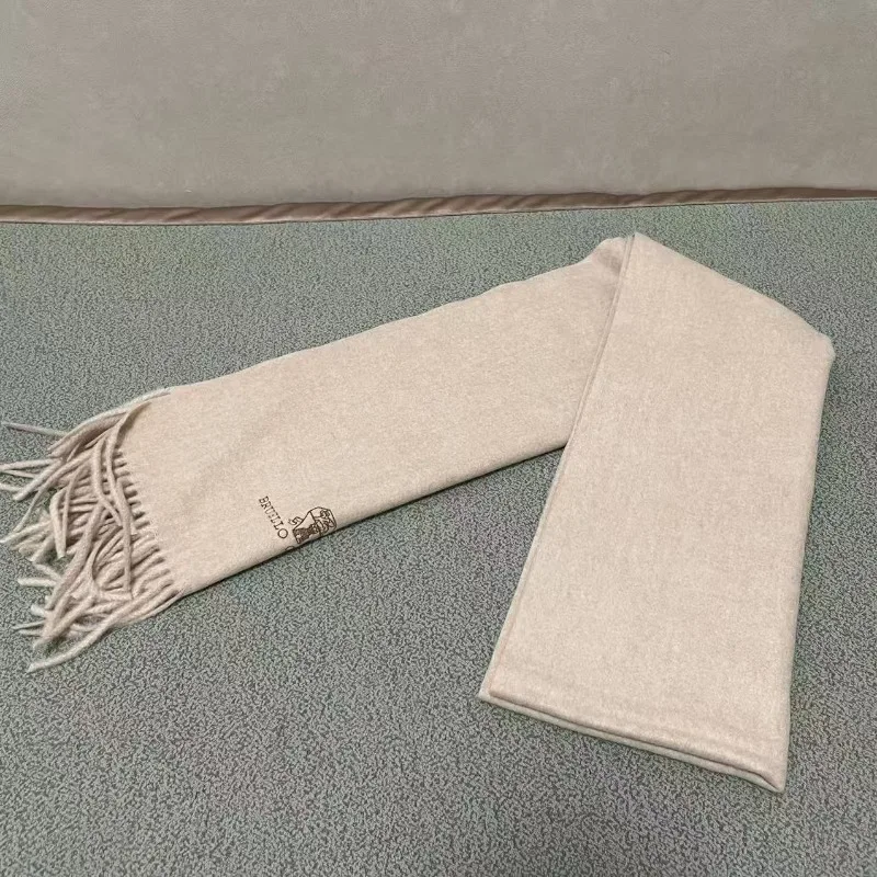 Sciarpa in cashmere ricamata con nuova lettera, tinta unita con sciarpa con etichetta, sciarpa calda e universale resistente al freddo per uomo e donna