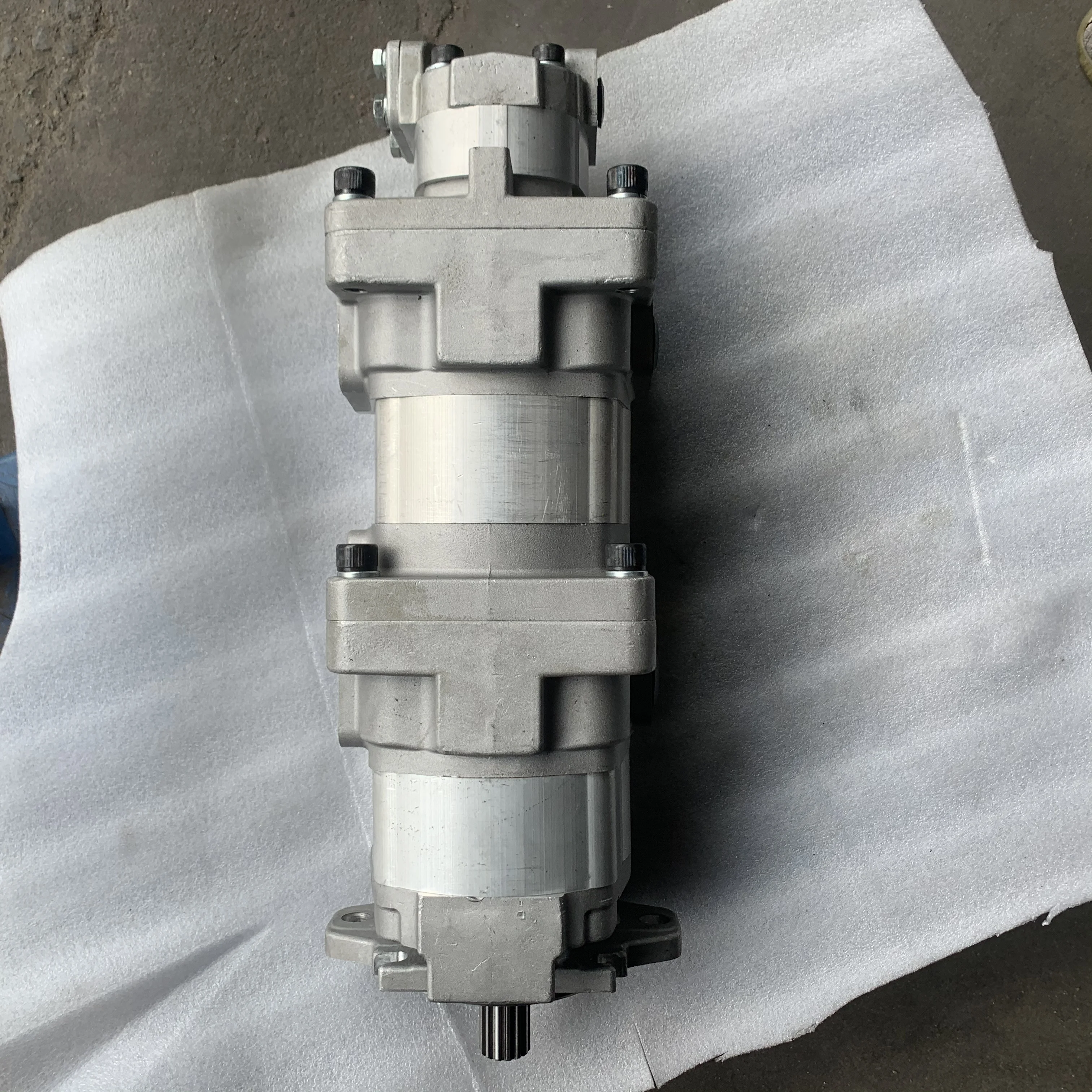 WA380-5 WA400-5 hydraulic pump 705-55-33080