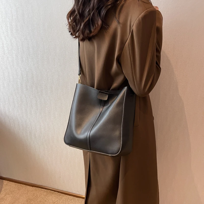 Fashion Crossbody Bag Women's Simple All-match Large Capacity Bucket Handbags Korean Style Temperament Vintage Tote Bags