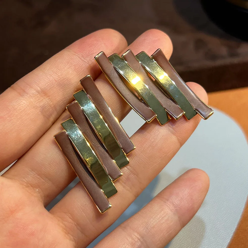 New European and American niche high-end metallic texture retro contrasting simple geometric earrings fashionable personality te