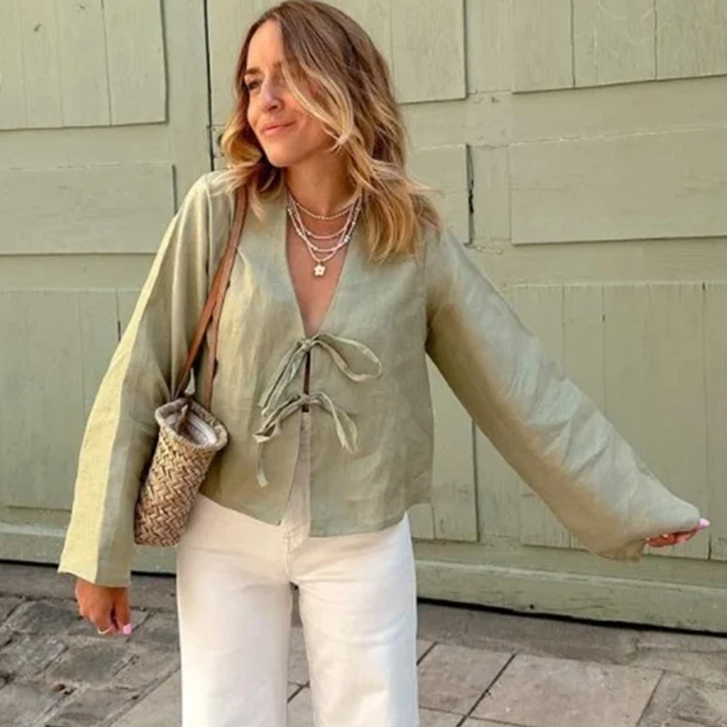 C. Nieuwe 2024 Lente Nieuwe Vrouwelijke Street Tops Groen Linnen Met Lange Mouwen Voor Damesmode Chic Casual Losse V-Hals Shirt