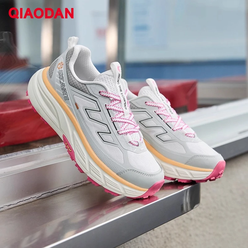 

QIAODAN женские кроссовки для бега по пересеченной местности, осень 202, легкие, небьющиеся, износостойкие, нескользящие уличные кроссовки QXF072253956R