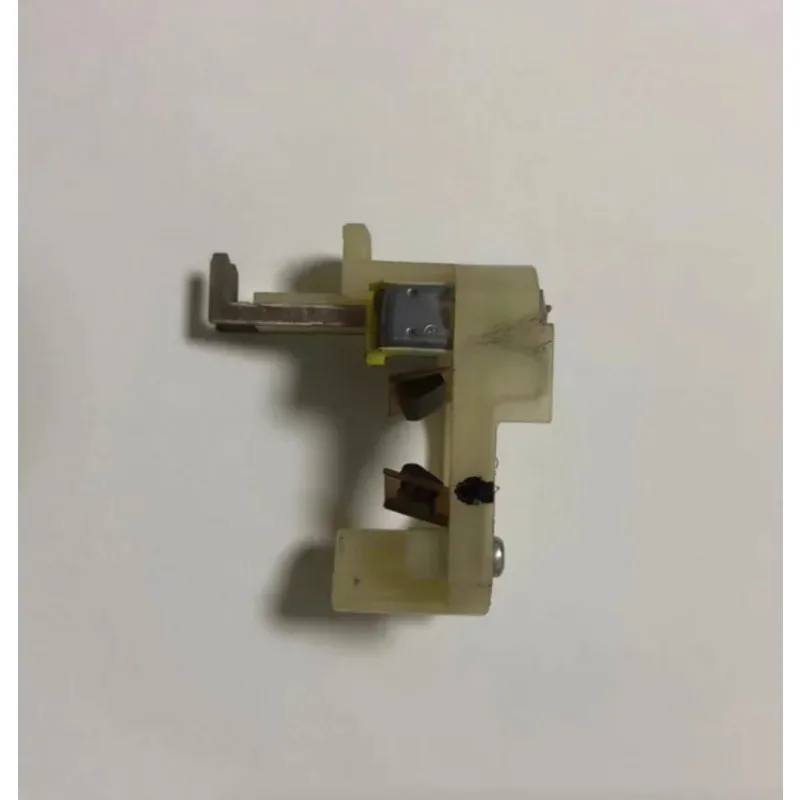 

Двигатель подъема оконных очков, угольная щетка для ремонта двигателя оконного регулятора NISSAN Sylphy, 1 шт.