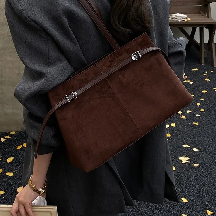 

2026 New Korean Version Large-capacity Tote Bag Niche Shoulder Bag Trendy Fashion Versatile Commuter Messenger Bag
