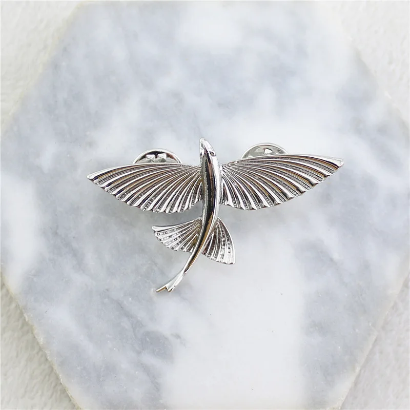 Fashionable and minimalist design new flying fish brooch accessory
