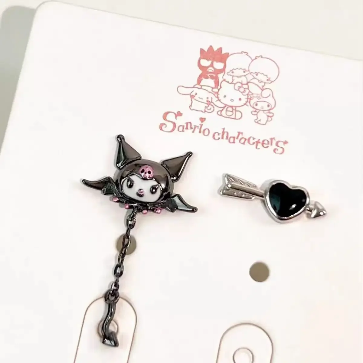 Sanrio Cartoon Kuromi Love devil\'s Arrow Ear Stud Sweet Cool Spicy Girl orecchini asimmetrici accessori moda Sexy per le donne