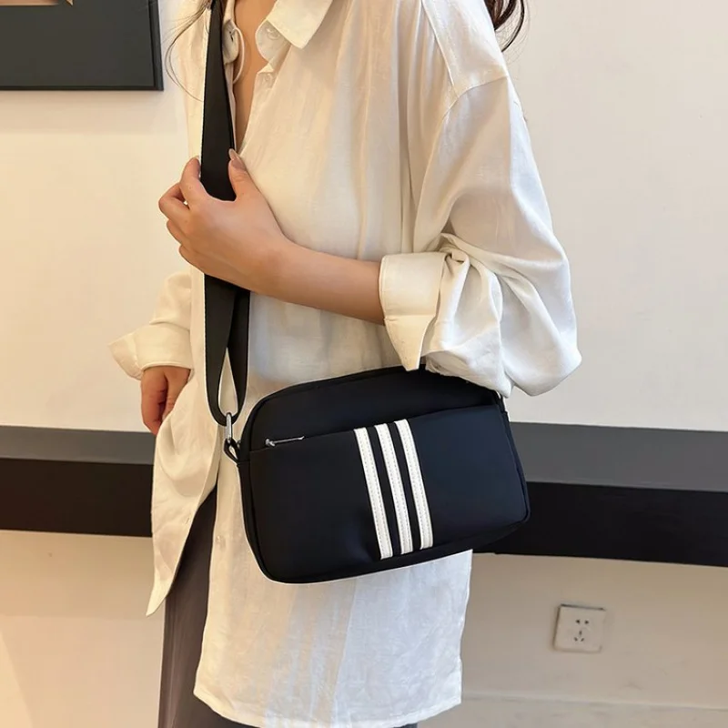 

Luxury Designer Tote Bag For Women In Premium Leather With Structured Shape And Dual Handles