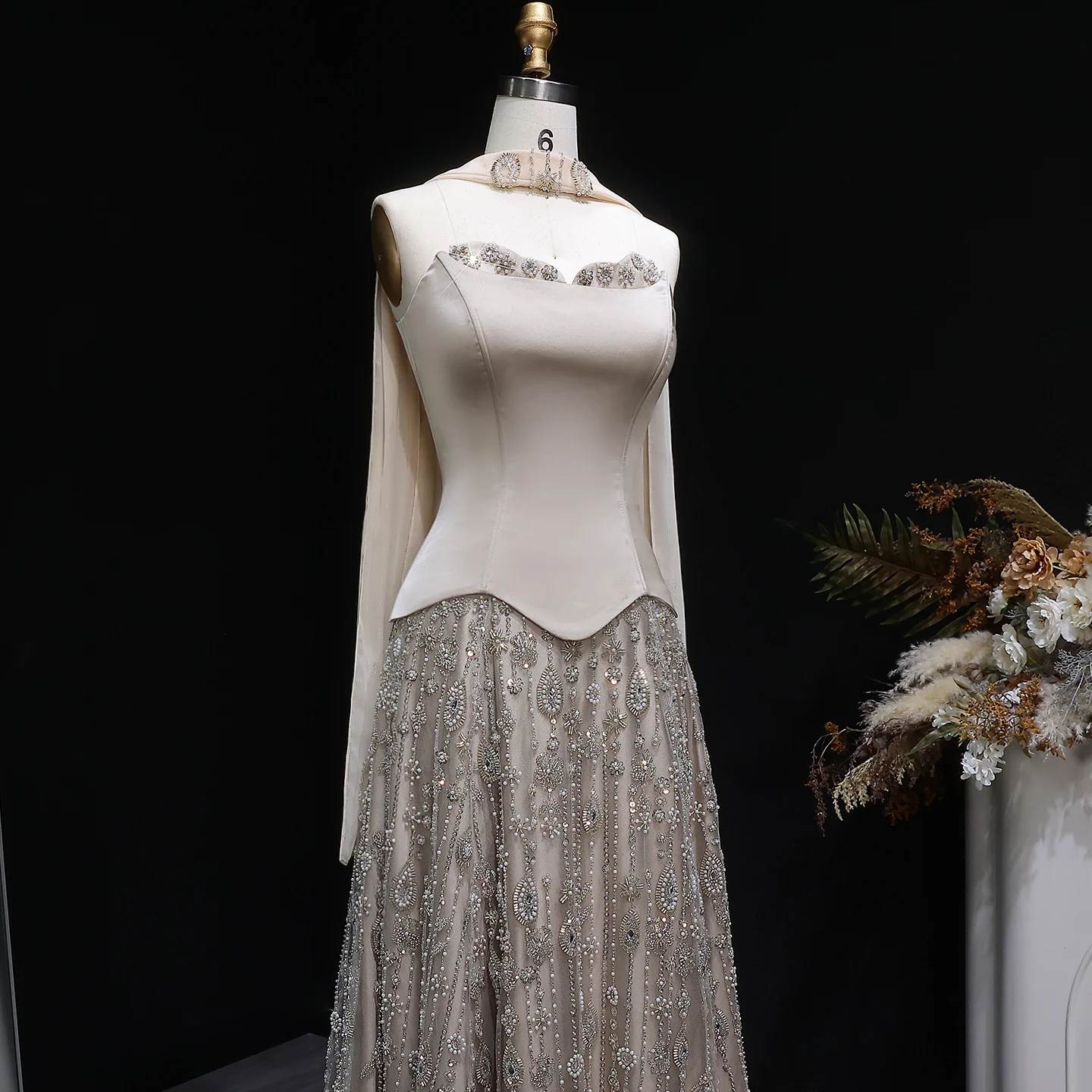 Sharon Said Arabisches Champagner-Perlen-Perlenbesetztes A-Linien-Abendkleid Schulterfrei mit Schal Damen Hochzeitsfeierkleid SS627 Maßanfertigung – Detail 15