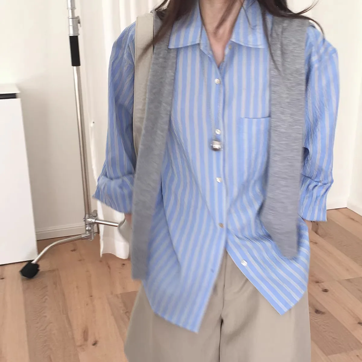 

Женская хлопковая рубашка в синюю полоску 2026: Шикарная ретро-блузка с вертикальными полосками, модный свободный кардиган, базовый топ для офиса