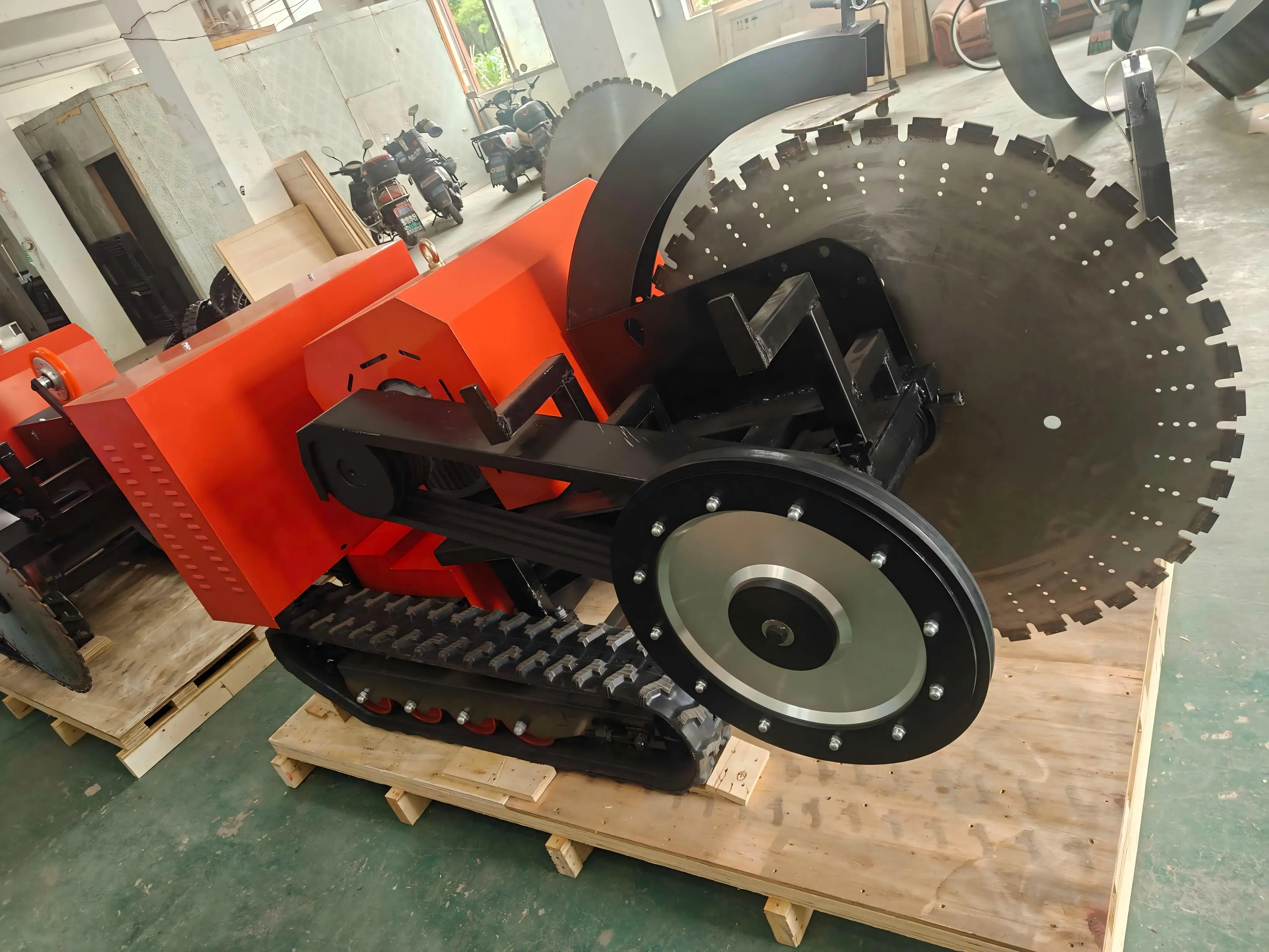 All‑Terrain Remote Controlled Crawler Diamond Wire Saw for Concrete Stone Pavement Demolition