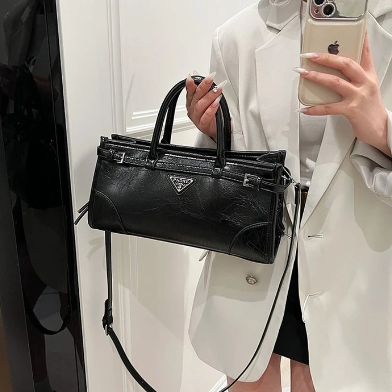 

Exquisite Fashionable Crossbody Bag with Sleek Style - Niche High-End Design for Girls' Sweet Retro Casual Daily Outfits Use