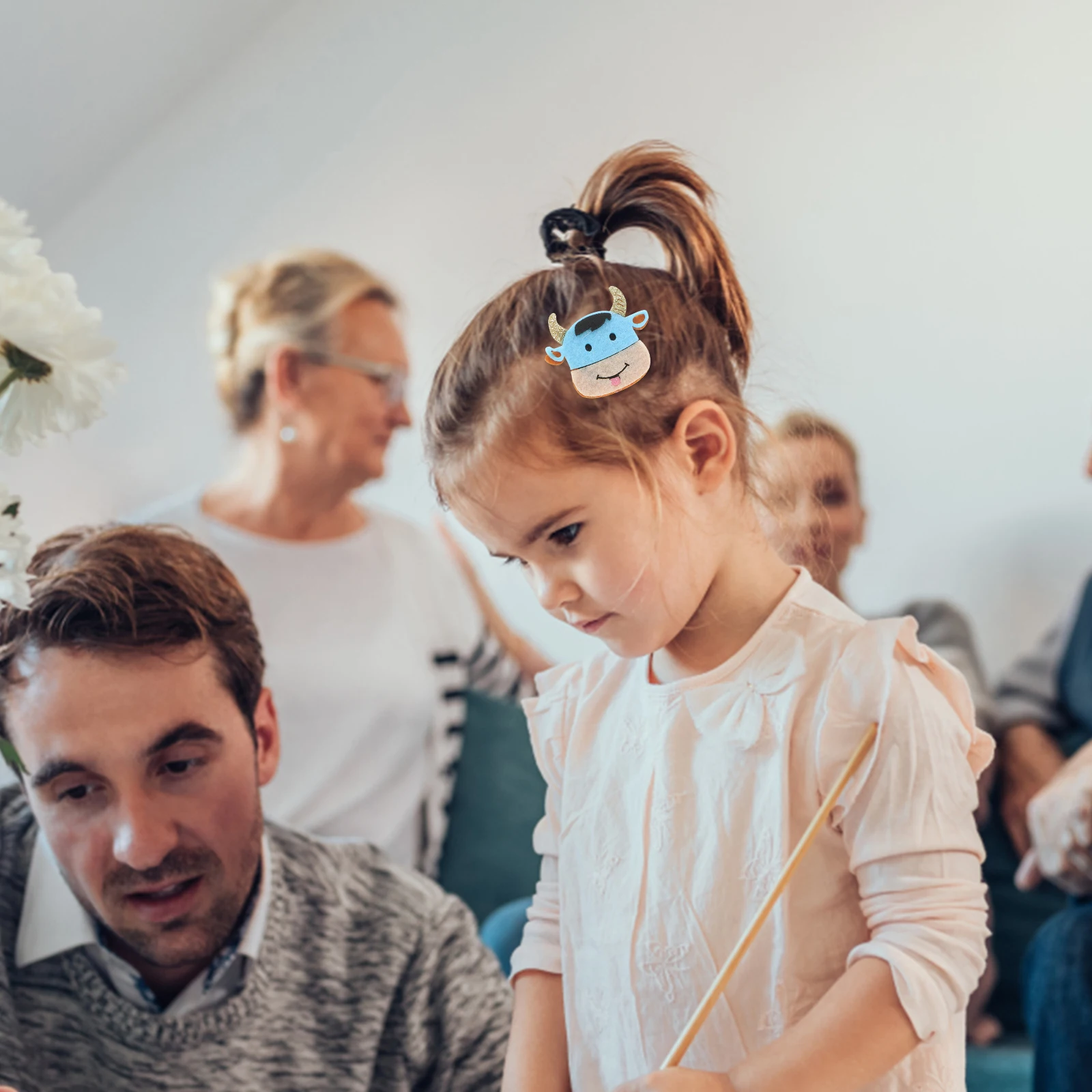 

4pcs Hairpins Cow Pattern Decorative Clips New Year Party Kids Decorative Hairpins Headwear Random Color 2 Pairs