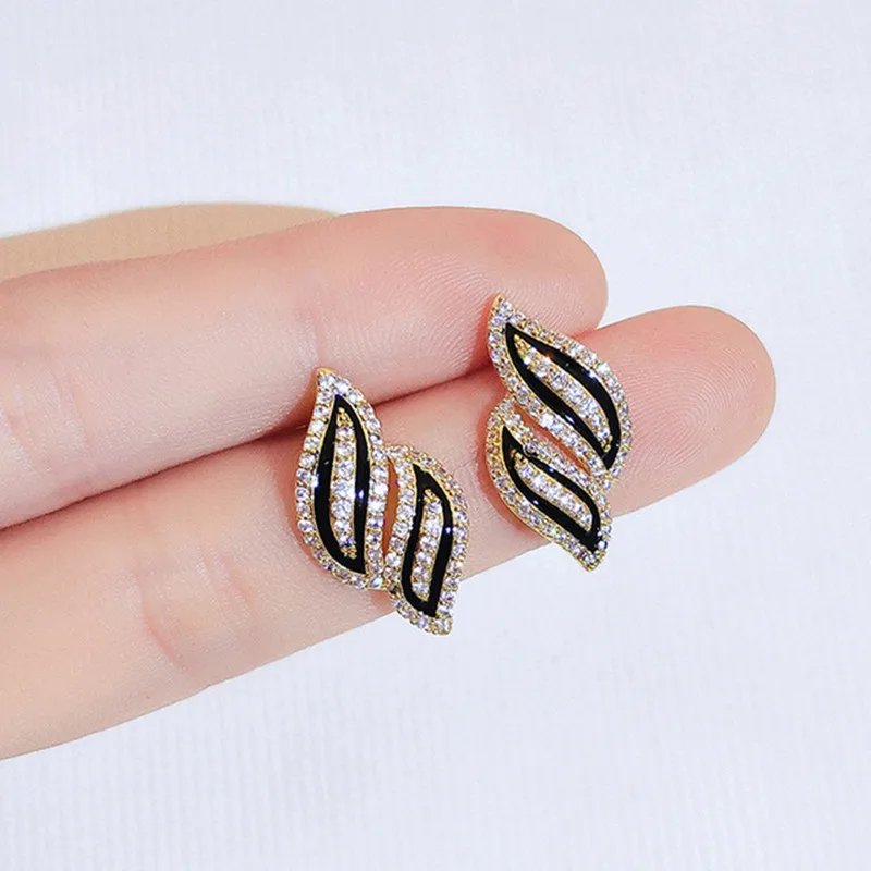 Trendy S Shape Leaf Stud Earrings for Women Black Enamel Rhinestones Frame Earrings Sweet Elegant Party Jewelry Girls Gift