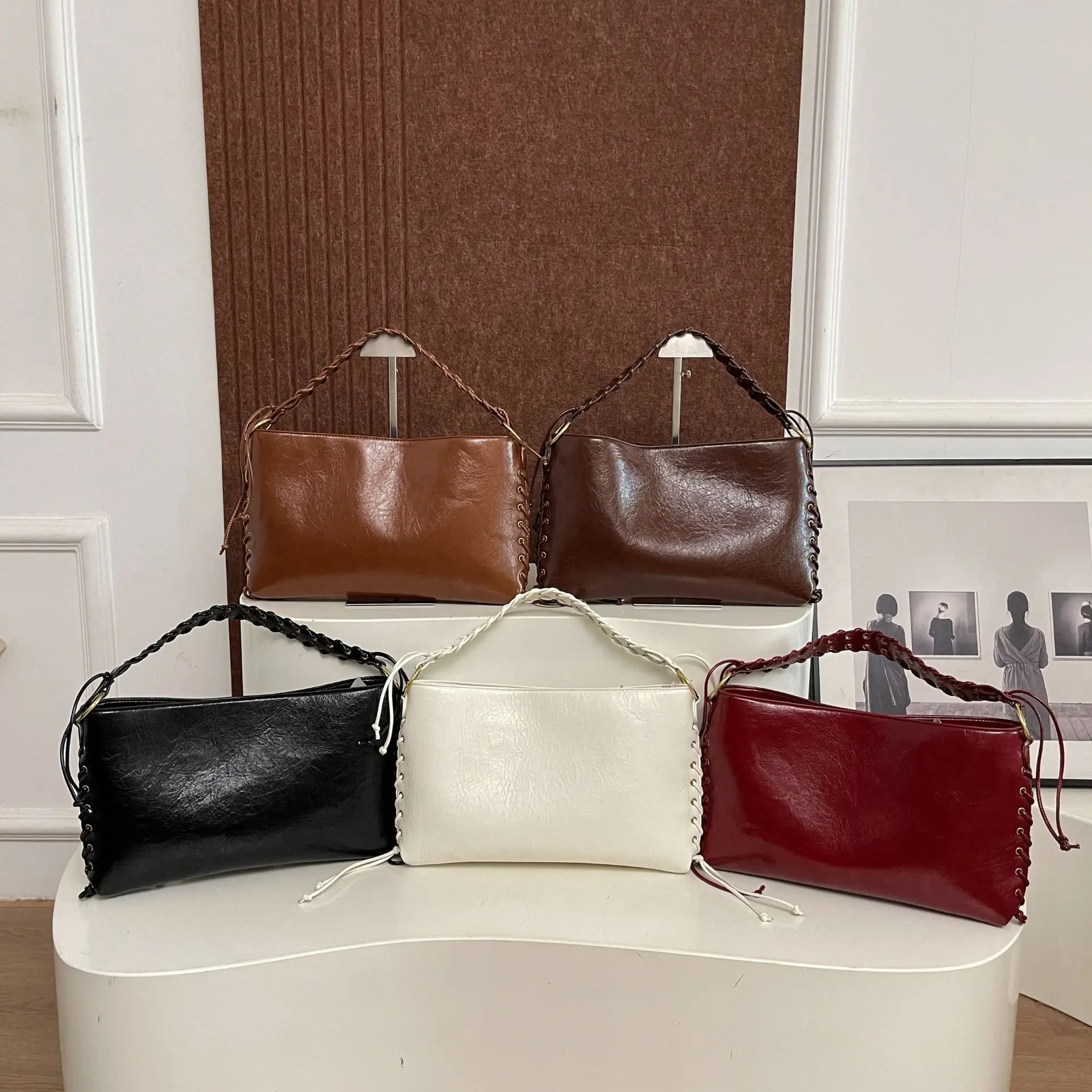 

Модная тенденция Design Sense Простая сумка, большая вместительная модная повседневная нишевая сумка через плечо