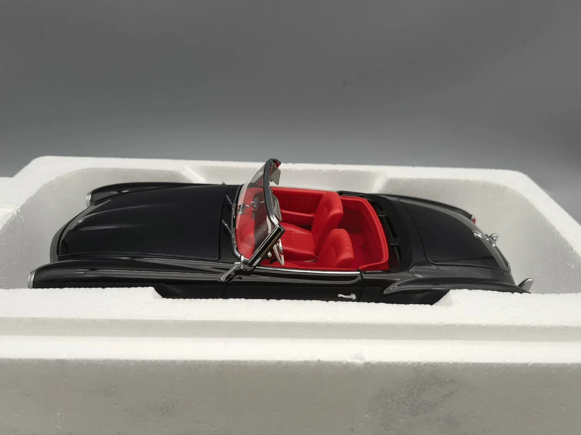 

Autoart 1:18 190SL Black Vintage Car Simulation Limited Edition All Open Alloy Metal Static Car Model Toy Gift